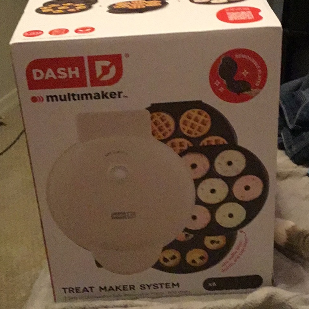Dash Multimaker Treat Maker System with Removeable Plates New in box